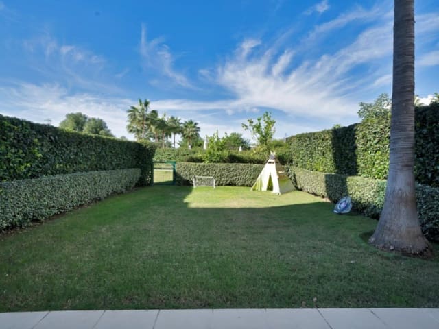 3 bedroom Apartment for sale in Atalaya-Isdabe, Estepona with pool - € 895,000 (Ref: 9576517)