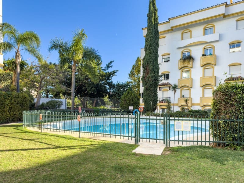 2 sovrum Lägenhet till salu i Golden Mile med pool - 575 000 € (Ref: 9576519)