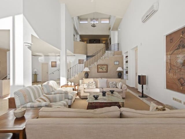 5 Zimmer Villa zu verkaufen in Santa María, Marbella mit Pool - 1.450.000 € (Ref: 9576520)