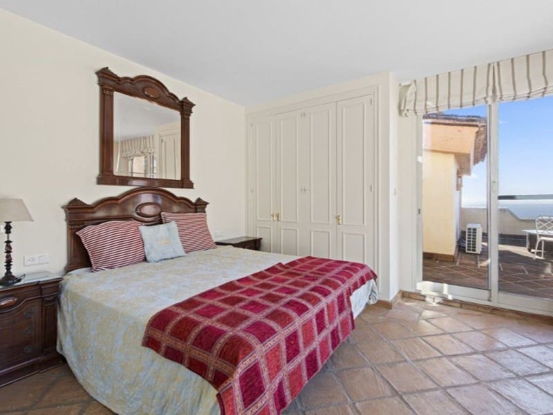 5 Zimmer Villa zu verkaufen in Marbella mit Pool - 1.450.000 € (Ref: 9576520)