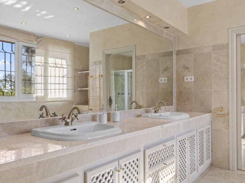 5 Zimmer Villa zu verkaufen in Marbella mit Pool - 1.450.000 € (Ref: 9576520)