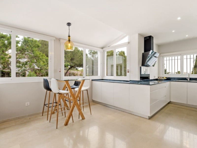 Chalet de 4 habitaciones en Mijas Golf en venta con piscina - 1.380.000 € (Ref: 9576521)