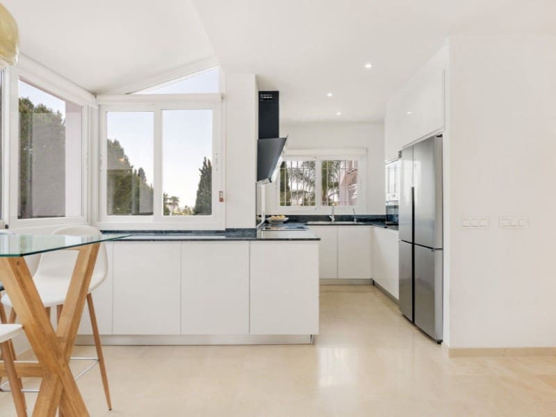 Chalet de 4 habitaciones en Mijas Golf en venta con piscina - 1.380.000 € (Ref: 9576521)