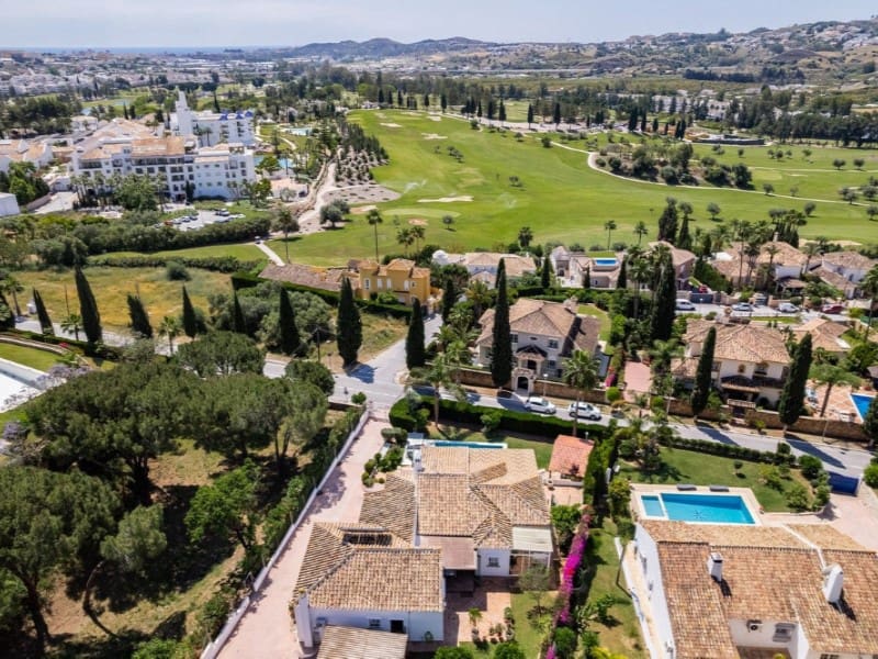 Chalet de 4 habitaciones en Mijas Golf en venta con piscina - 1.380.000 € (Ref: 9576521)