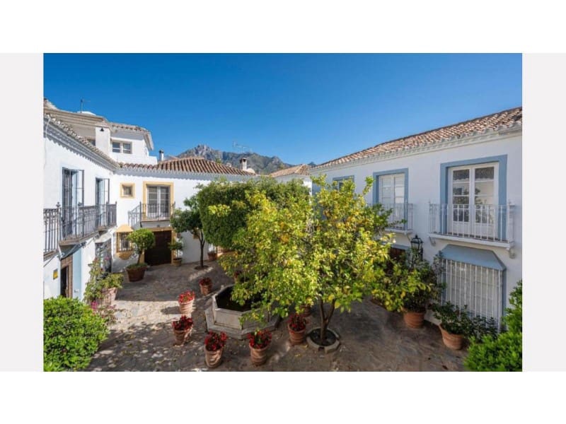 3 soveværelse Semi-Rækkehus til salg i Los Monteros - € 1.150.000 (Ref: 9576523)