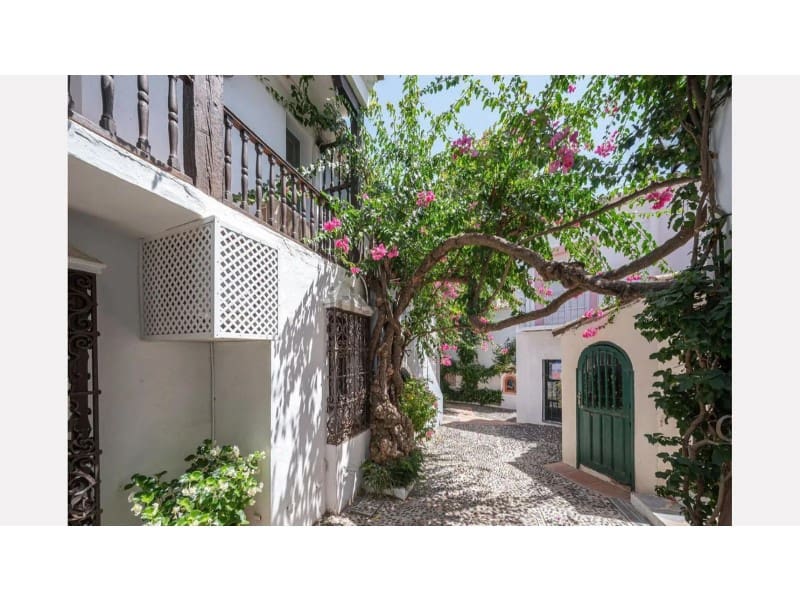 3 soveværelse Semi-Rækkehus til salg i Los Monteros - € 1.150.000 (Ref: 9576523)