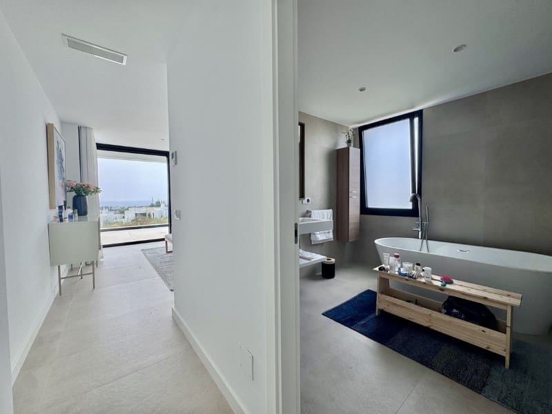 6 quarto Moradia para venda em New Golden Mile com piscina - 2 980 000 € (Ref: 9576526)