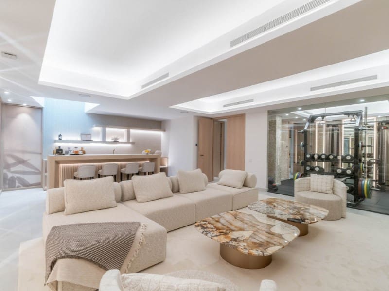 4 sypialnia Willa na sprzedaż w Nueva Andalucia z basenem - 4 495 000 € (Ref: 9576527)