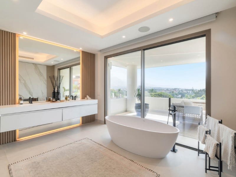 4 sypialnia Willa na sprzedaż w Nueva Andalucia z basenem - 4 495 000 € (Ref: 9576527)