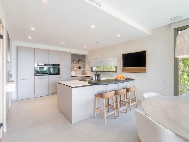 4 sypialnia Willa na sprzedaż w Nueva Andalucia z basenem - 4 495 000 € (Ref: 9576527)