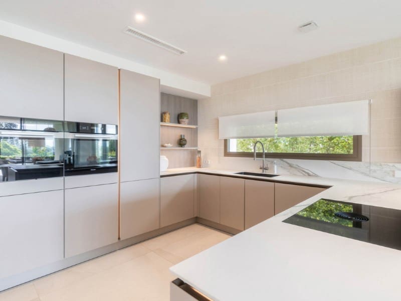 4 sypialnia Willa na sprzedaż w Nueva Andalucia z basenem - 4 495 000 € (Ref: 9576527)