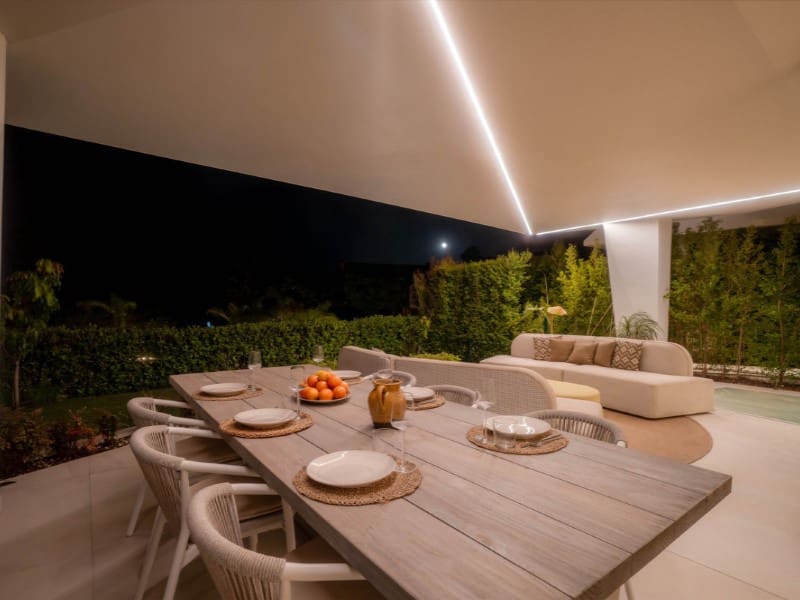 4 sypialnia Willa na sprzedaż w Nueva Andalucia z basenem - 4 495 000 € (Ref: 9576527)