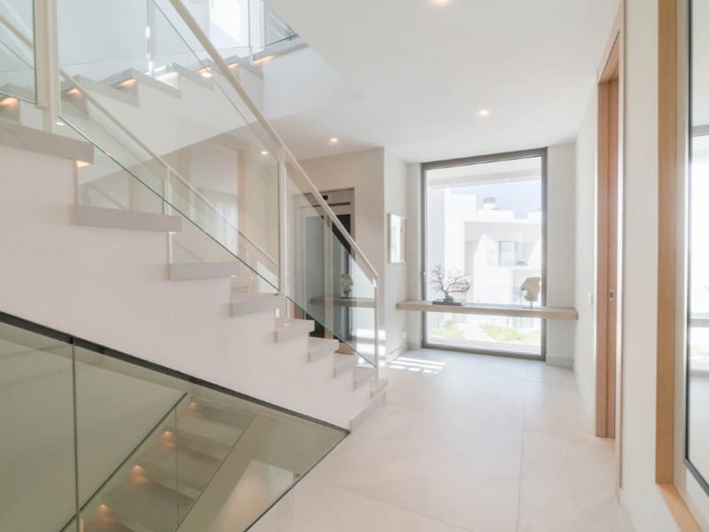 4 sypialnia Willa na sprzedaż w Nueva Andalucia z basenem - 4 495 000 € (Ref: 9576527)