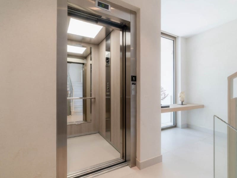 4 sypialnia Willa na sprzedaż w Nueva Andalucia z basenem - 4 495 000 € (Ref: 9576527)