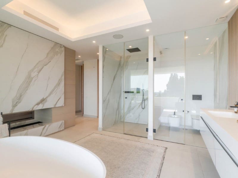 4 sypialnia Willa na sprzedaż w Nueva Andalucia z basenem - 4 495 000 € (Ref: 9576527)