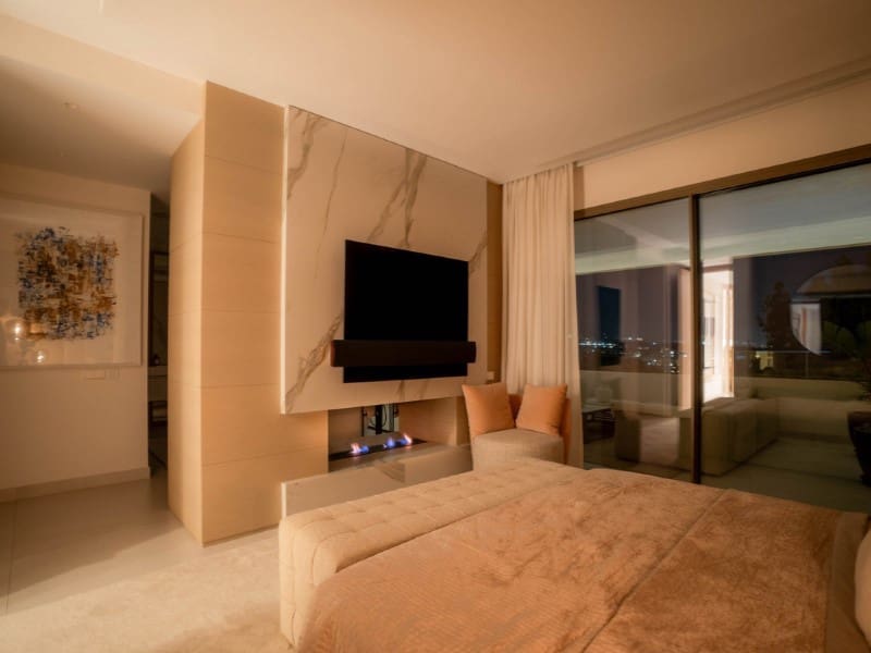 4 sypialnia Willa na sprzedaż w Nueva Andalucia z basenem - 4 495 000 € (Ref: 9576527)