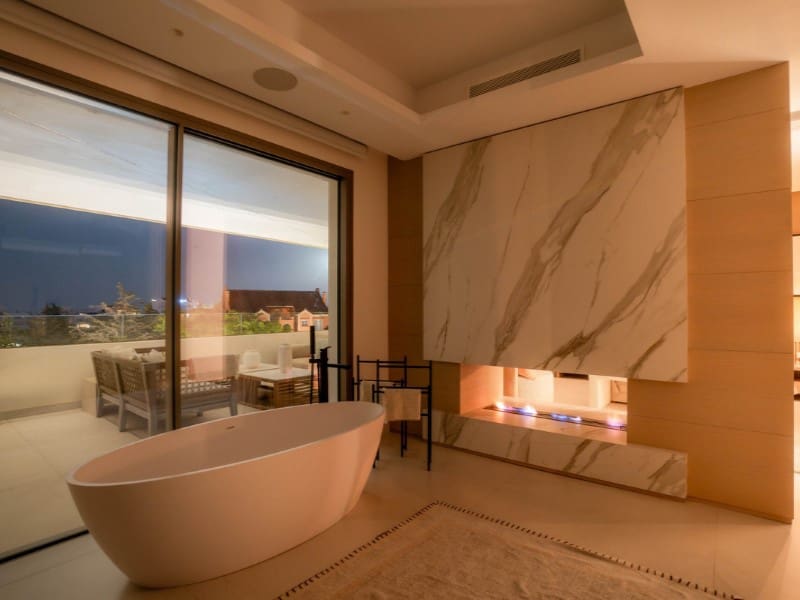 4 sypialnia Willa na sprzedaż w Nueva Andalucia z basenem - 4 495 000 € (Ref: 9576527)