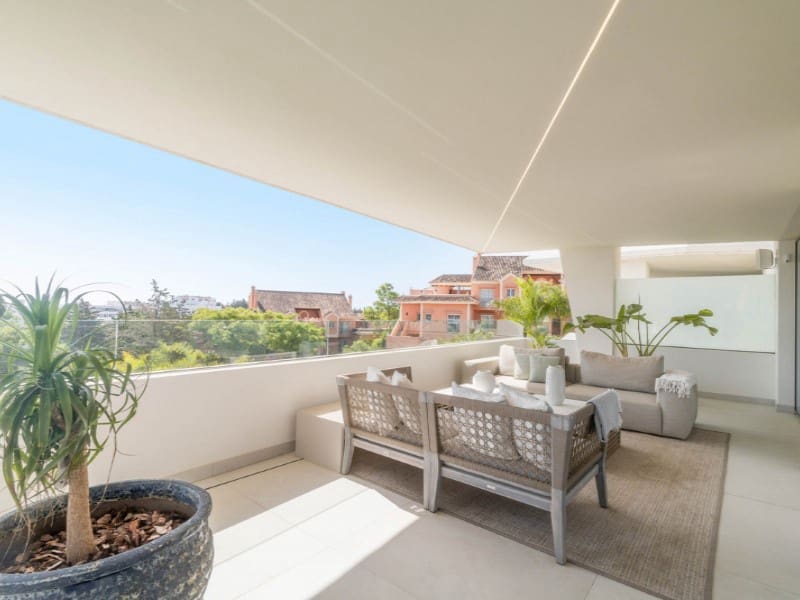 4 sypialnia Willa na sprzedaż w Nueva Andalucia z basenem - 4 495 000 € (Ref: 9576527)