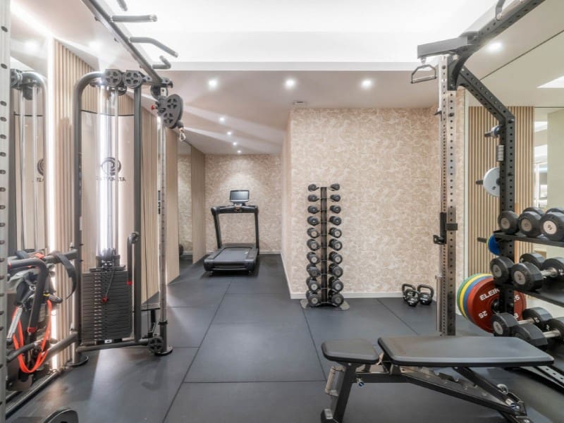 4 sypialnia Willa na sprzedaż w Nueva Andalucia z basenem - 4 495 000 € (Ref: 9576527)