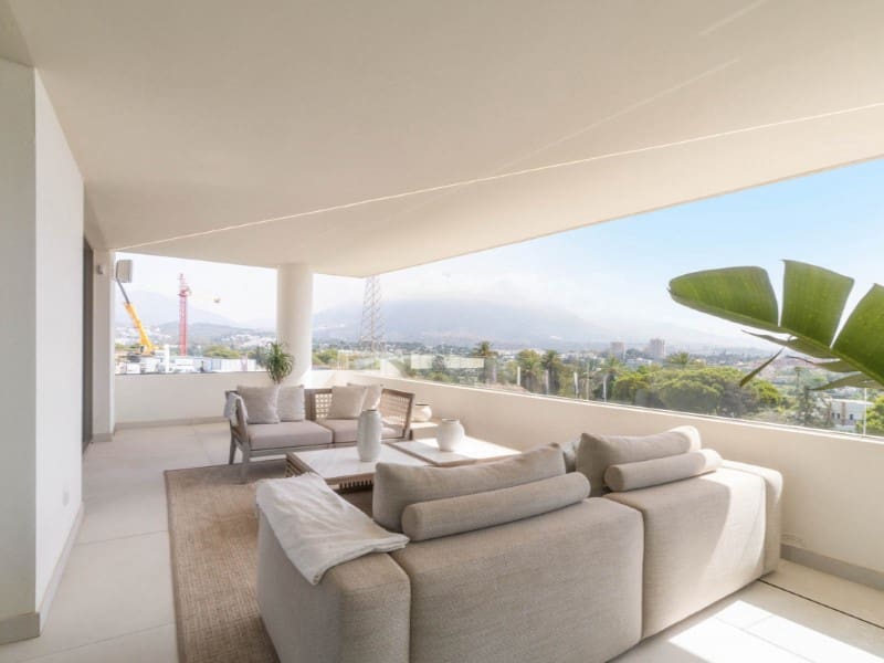 4 sypialnia Willa na sprzedaż w Nueva Andalucia z basenem - 4 495 000 € (Ref: 9576527)