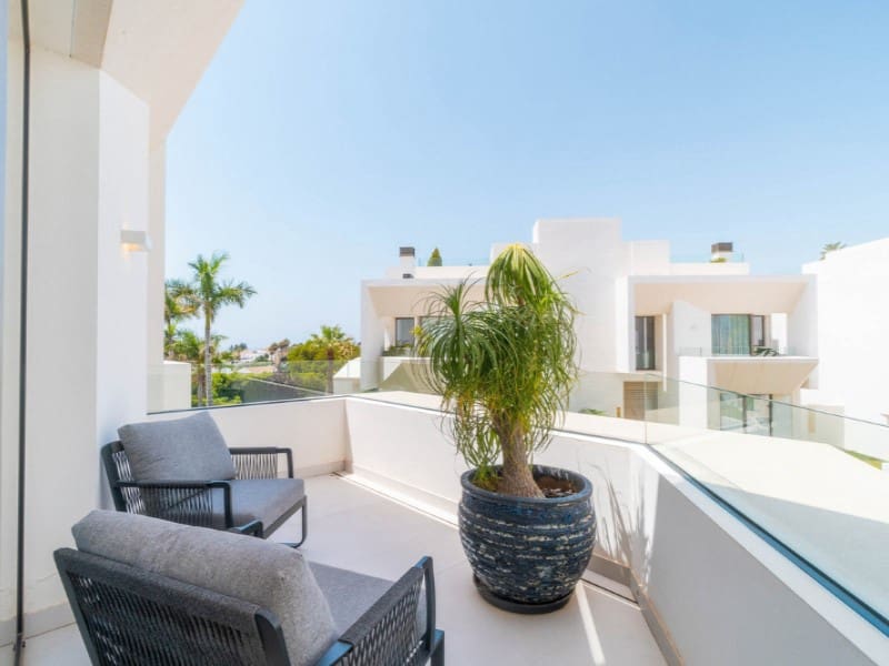 4 sypialnia Willa na sprzedaż w Nueva Andalucia z basenem - 4 495 000 € (Ref: 9576527)