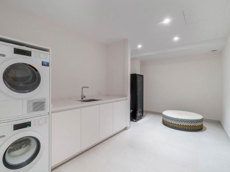 4 sypialnia Willa na sprzedaż w Nueva Andalucia z basenem - 4 495 000 € (Ref: 9576527)