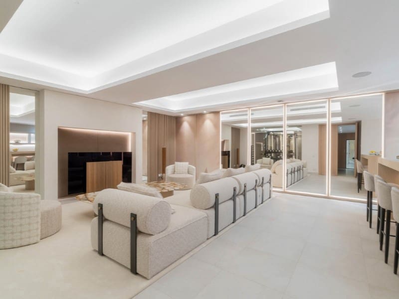 4 sypialnia Willa na sprzedaż w Nueva Andalucia z basenem - 4 495 000 € (Ref: 9576527)