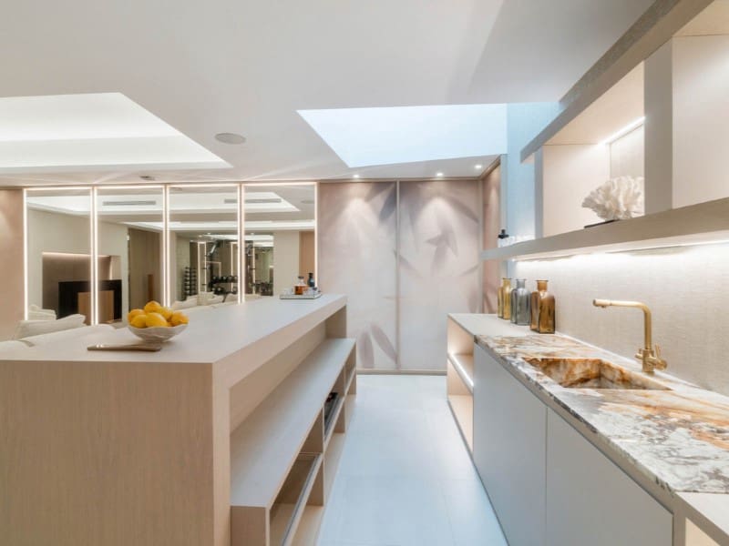 4 sypialnia Willa na sprzedaż w Nueva Andalucia z basenem - 4 495 000 € (Ref: 9576527)