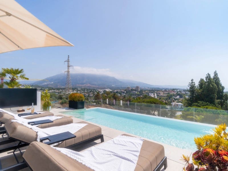 4 sypialnia Willa na sprzedaż w Nueva Andalucia z basenem - 4 495 000 € (Ref: 9576527)