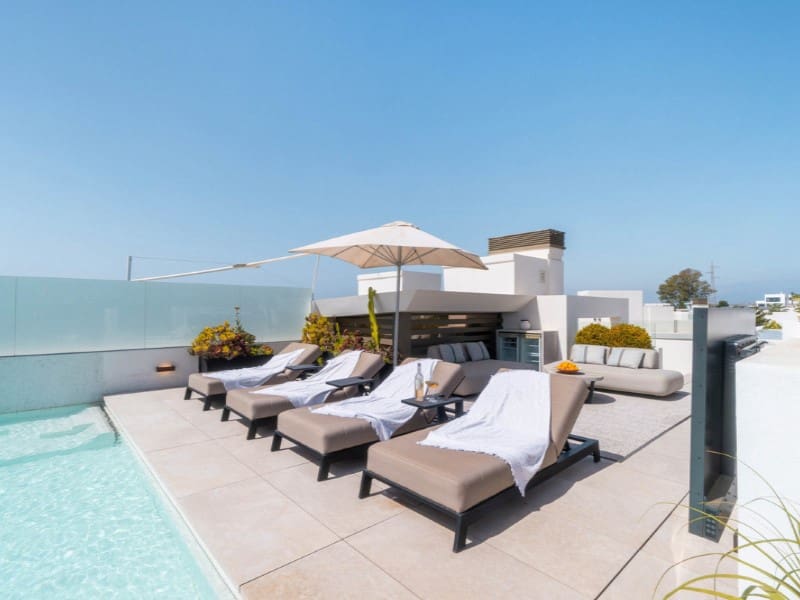 4 sypialnia Willa na sprzedaż w Nueva Andalucia z basenem - 4 495 000 € (Ref: 9576527)