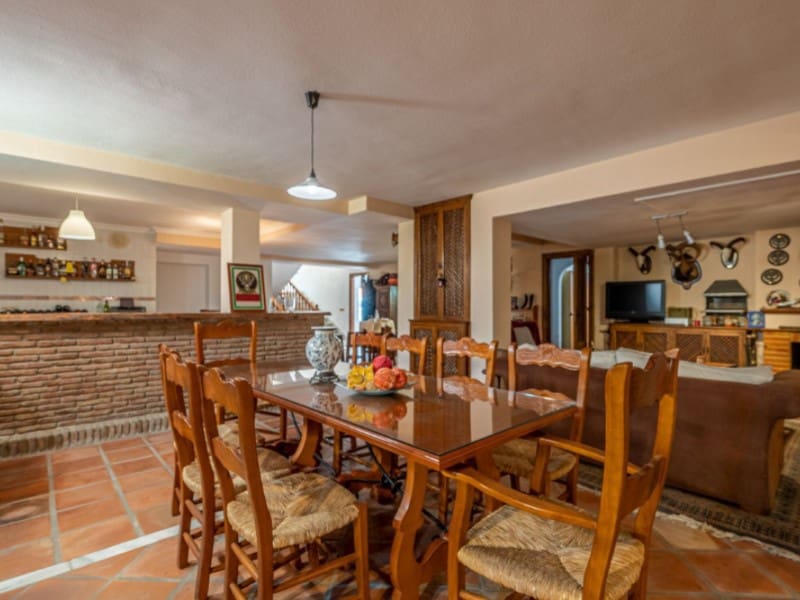 4 makuuhuone Huvila myytävänä paikassa Benalmadena mukana uima-altaan - 2 850 000 € (Ref: 9578716)