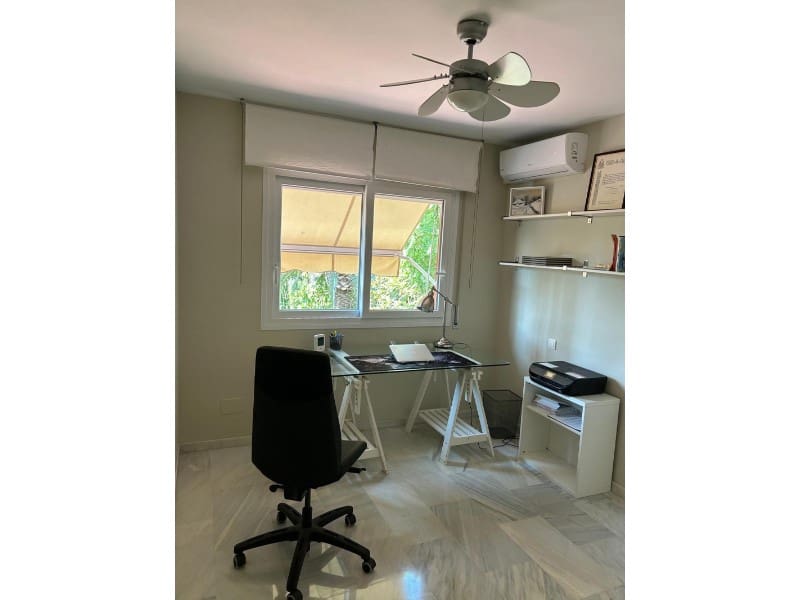 4 slaapkamer Villa te koop in El Paraiso met zwembad - € 700.000 (Ref: 9578720)