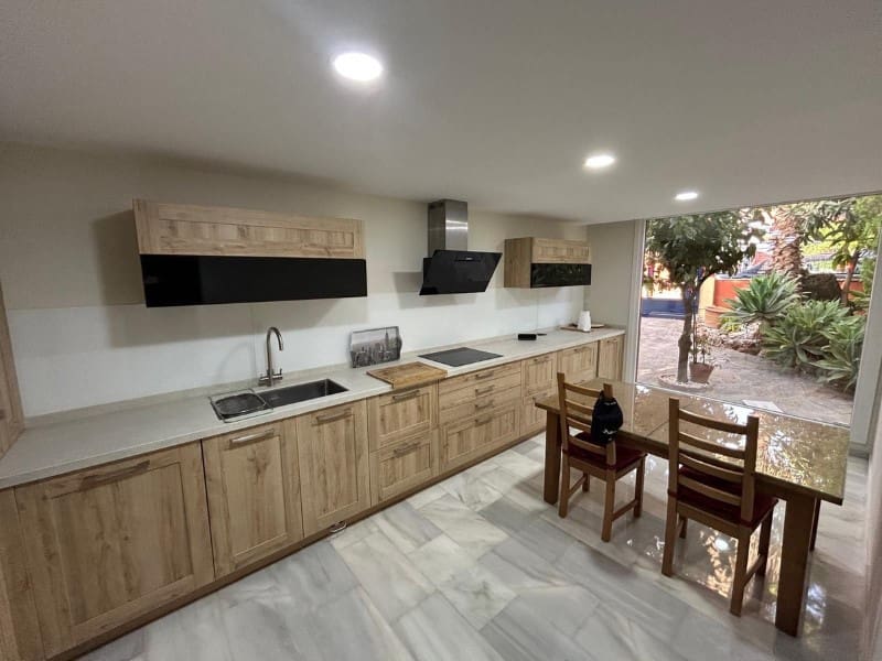 4 slaapkamer Villa te koop in El Paraiso met zwembad - € 700.000 (Ref: 9578720)