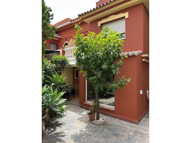 4 slaapkamer Villa te koop in El Paraiso met zwembad - € 700.000 (Ref: 9578720)