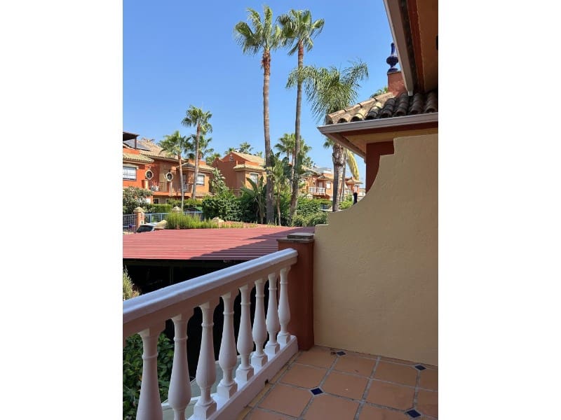 4 slaapkamer Villa te koop in El Paraiso met zwembad - € 700.000 (Ref: 9578720)