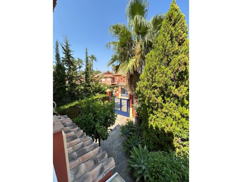 4 slaapkamer Villa te koop in El Paraiso met zwembad - € 700.000 (Ref: 9578720)