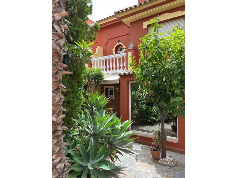 4 slaapkamer Villa te koop in El Paraiso met zwembad - € 700.000 (Ref: 9578720)