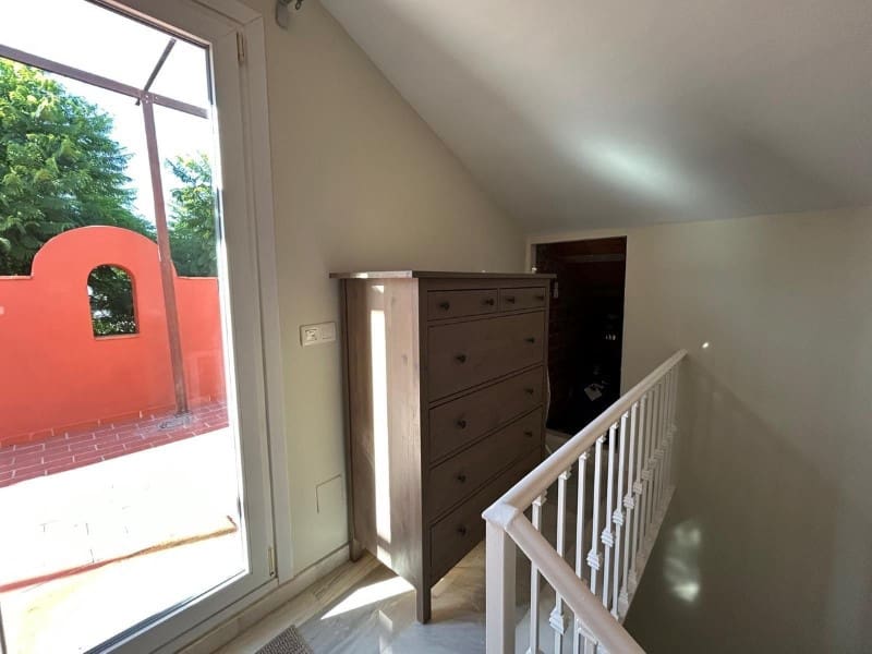 4 slaapkamer Villa te koop in El Paraiso met zwembad - € 700.000 (Ref: 9578720)