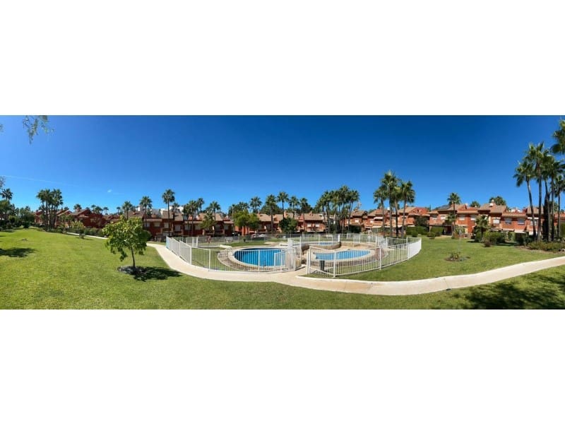 4 slaapkamer Villa te koop in El Paraiso met zwembad - € 700.000 (Ref: 9578720)