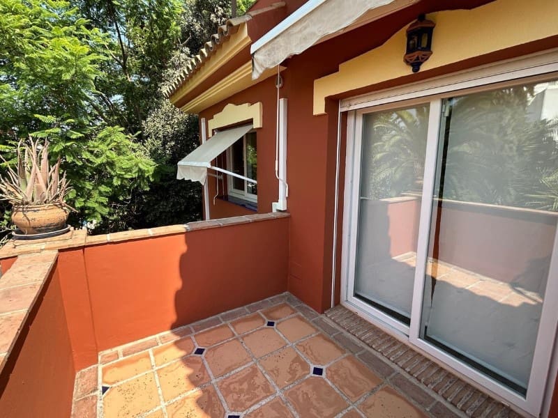 4 slaapkamer Villa te koop in El Paraiso met zwembad - € 700.000 (Ref: 9578720)