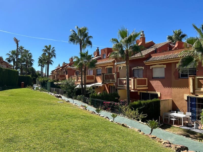 4 slaapkamer Villa te koop in El Paraiso met zwembad - € 700.000 (Ref: 9578720)