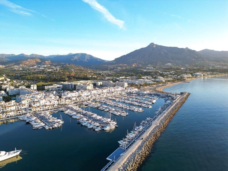 3 slaapkamer Appartement te koop in Puerto Banus met garage - € 595.000 (Ref: 9578722)