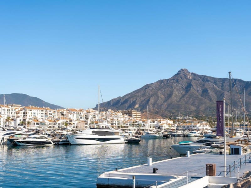 3 slaapkamer Appartement te koop in Puerto Banus met garage - € 595.000 (Ref: 9578722)