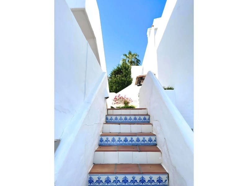 Apartamento de 3 habitaciones en Nueva Andalucia en venta con piscina - 849.000 € (Ref: 9578724)