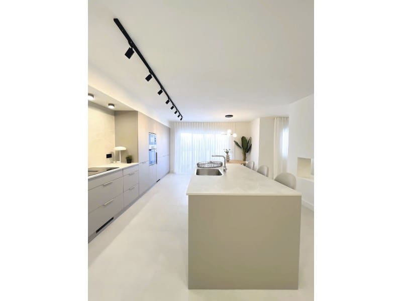 Apartamento de 3 habitaciones en Nueva Andalucia en venta con piscina - 849.000 € (Ref: 9578724)