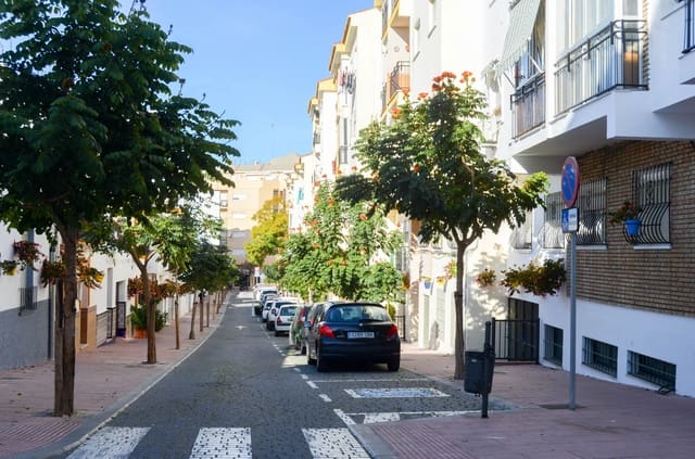 4 Zimmer Apartment zu verkaufen in Estepona - 350.000 € (Ref: 10021929)