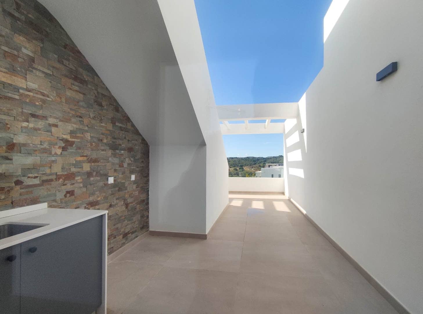 3 bedroom Penthouse for sale in Estepona with pool garage - € 1,100,000 (Ref: 6833664)