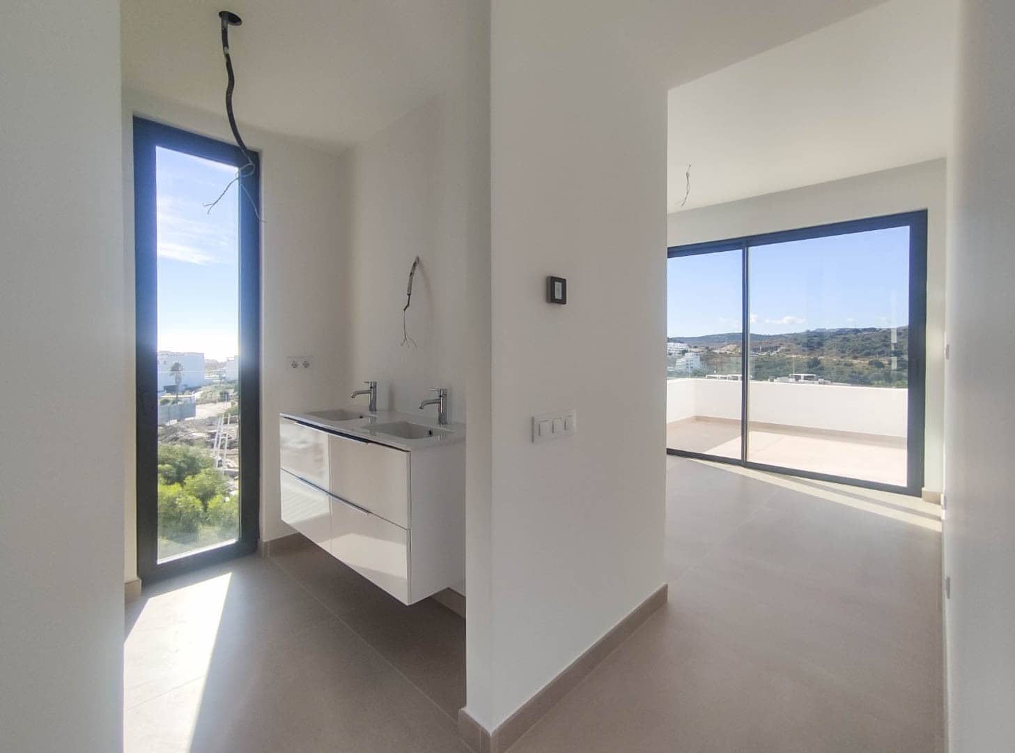 3 bedroom Penthouse for sale in Estepona with pool garage - € 1,100,000 (Ref: 6833664)