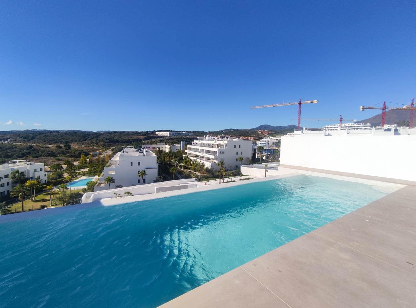 3 bedroom Penthouse for sale in Estepona with pool garage - € 1,100,000 (Ref: 6833664)