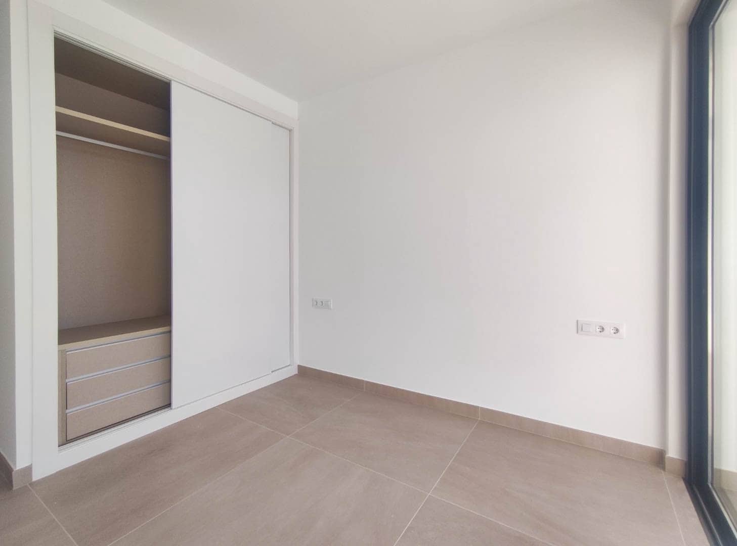 3 bedroom Penthouse for sale in Estepona with pool garage - € 1,100,000 (Ref: 6833664)